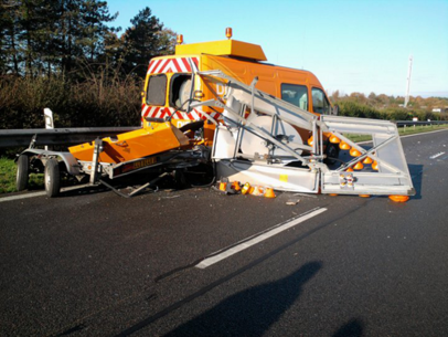 Voiture des DIR accidentée sur route